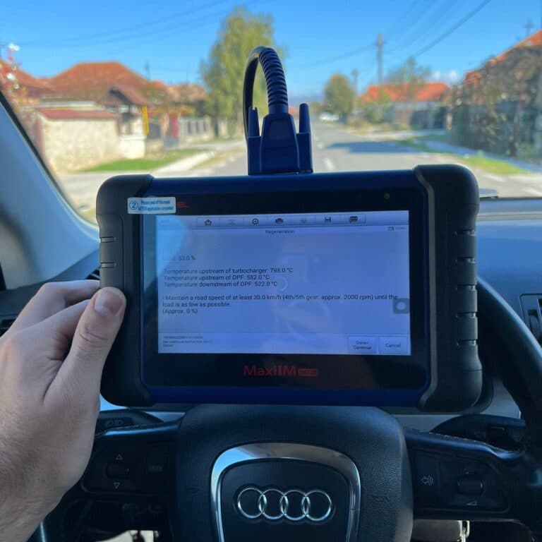 Tester Autel MaxiIM afișând procedura de regenerare forțată a filtrului de particule pe un Audi